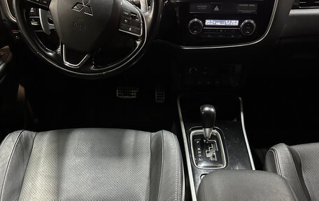 Mitsubishi Outlander III рестайлинг 3, 2018 год, 2 850 000 рублей, 10 фотография