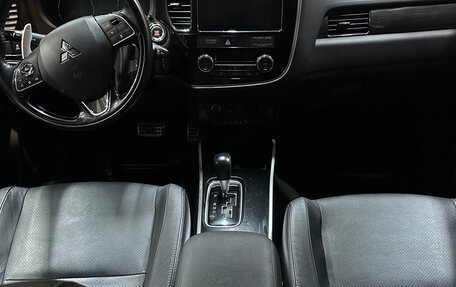 Mitsubishi Outlander III рестайлинг 3, 2018 год, 2 850 000 рублей, 9 фотография