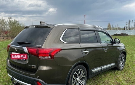 Mitsubishi Outlander III рестайлинг 3, 2018 год, 2 850 000 рублей, 3 фотография