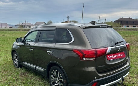 Mitsubishi Outlander III рестайлинг 3, 2018 год, 2 850 000 рублей, 5 фотография