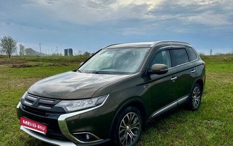 Mitsubishi Outlander III рестайлинг 3, 2018 год, 2 850 000 рублей, 7 фотография