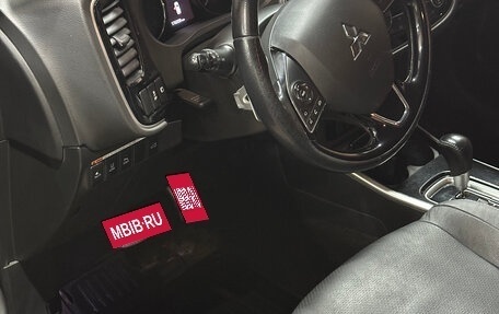 Mitsubishi Outlander III рестайлинг 3, 2018 год, 2 850 000 рублей, 12 фотография
