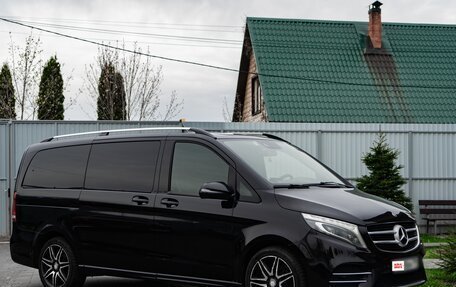 Mercedes-Benz V-Класс, 2017 год, 2 990 000 рублей, 2 фотография
