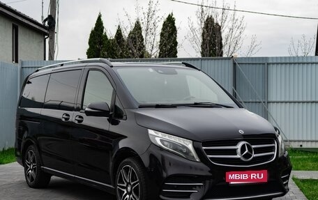 Mercedes-Benz V-Класс, 2017 год, 2 990 000 рублей, 4 фотография