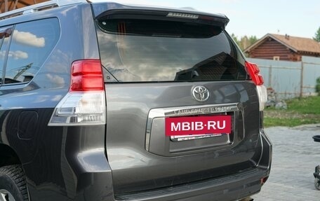 Toyota Land Cruiser Prado 150 рестайлинг 2, 2010 год, 3 000 000 рублей, 7 фотография