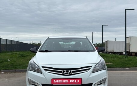 Hyundai Solaris II рестайлинг, 2015 год, 950 000 рублей, 1 фотография