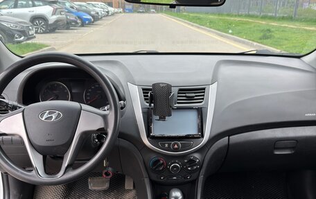 Hyundai Solaris II рестайлинг, 2015 год, 950 000 рублей, 11 фотография