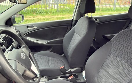 Hyundai Solaris II рестайлинг, 2015 год, 950 000 рублей, 16 фотография