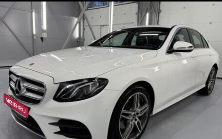 Mercedes-Benz E-Класс, 2020 год, 3 890 000 рублей, 4 фотография