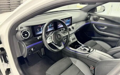 Mercedes-Benz E-Класс, 2020 год, 3 890 000 рублей, 15 фотография
