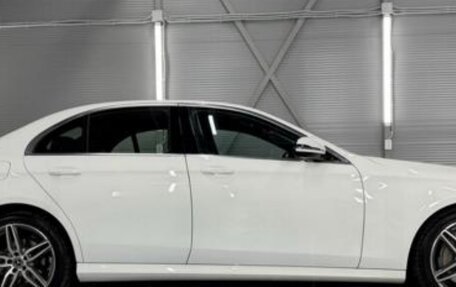 Mercedes-Benz E-Класс, 2020 год, 3 890 000 рублей, 27 фотография