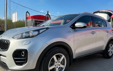 KIA Sportage IV рестайлинг, 2017 год, 2 000 000 рублей, 2 фотография