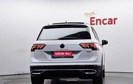 Volkswagen Tiguan II, 2022 год, 2 900 000 рублей, 4 фотография