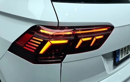 Volkswagen Tiguan II, 2022 год, 2 900 000 рублей, 6 фотография