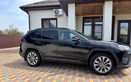 Toyota RAV4, 2020 год, 2 999 000 рублей, 3 фотография