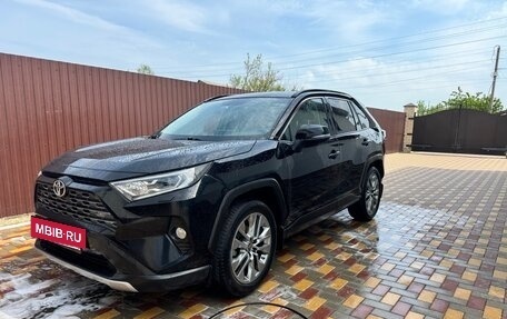 Toyota RAV4, 2020 год, 2 999 000 рублей, 13 фотография