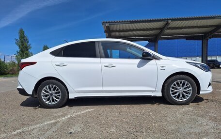 Hyundai Solaris II рестайлинг, 2022 год, 1 850 000 рублей, 4 фотография