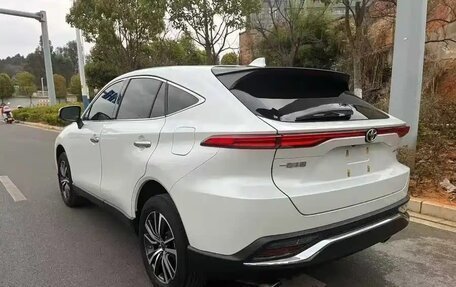 Toyota Harrier, 2023 год, 3 400 000 рублей, 6 фотография