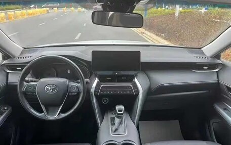 Toyota Harrier, 2023 год, 3 400 000 рублей, 7 фотография