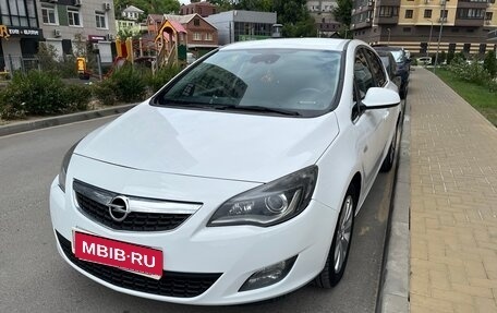 Opel Astra J, 2011 год, 750 000 рублей, 1 фотография