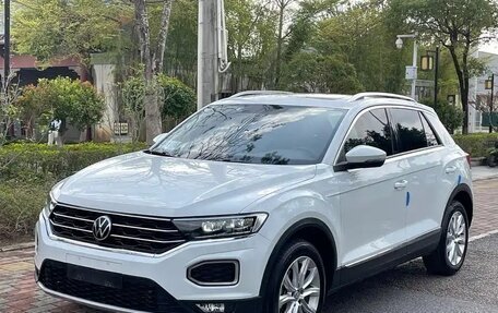 Volkswagen T-Roc I, 2023 год, 1 370 000 рублей, 1 фотография