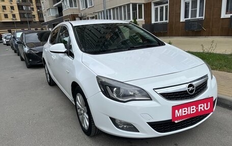 Opel Astra J, 2011 год, 750 000 рублей, 2 фотография