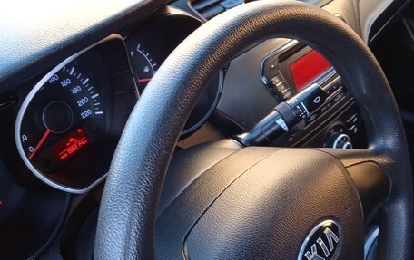 KIA Rio III рестайлинг, 2013 год, 860 000 рублей, 10 фотография