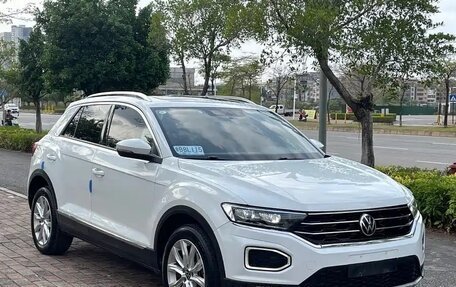 Volkswagen T-Roc I, 2023 год, 1 370 000 рублей, 3 фотография