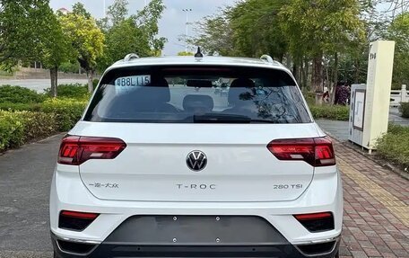 Volkswagen T-Roc I, 2023 год, 1 370 000 рублей, 5 фотография