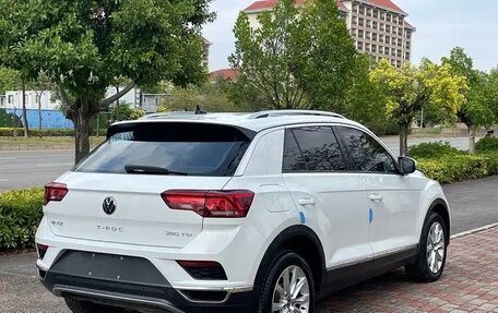 Volkswagen T-Roc I, 2023 год, 1 370 000 рублей, 4 фотография