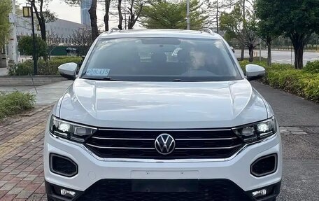 Volkswagen T-Roc I, 2023 год, 1 370 000 рублей, 2 фотография
