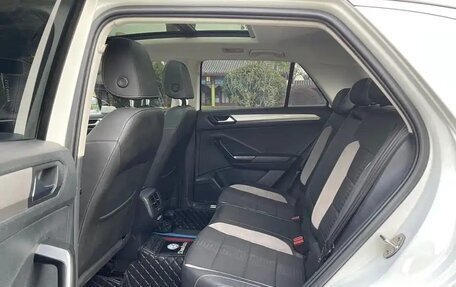 Volkswagen T-Roc I, 2023 год, 1 370 000 рублей, 9 фотография