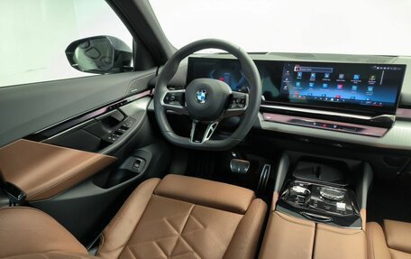 BMW 5 серия, 2025 год, 8 850 000 рублей, 10 фотография