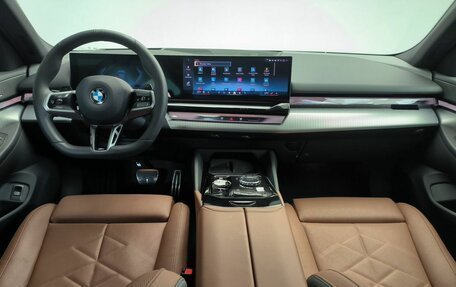 BMW 5 серия, 2025 год, 8 850 000 рублей, 11 фотография