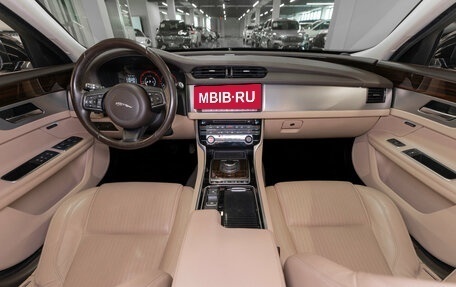 Jaguar XF II, 2016 год, 2 400 000 рублей, 8 фотография