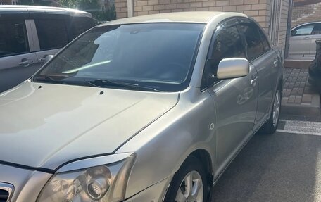 Toyota Avensis III рестайлинг, 2005 год, 645 000 рублей, 1 фотография