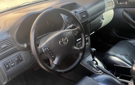 Toyota Avensis III рестайлинг, 2005 год, 645 000 рублей, 5 фотография