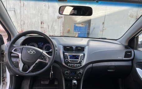 Hyundai Solaris II рестайлинг, 2015 год, 1 200 000 рублей, 10 фотография