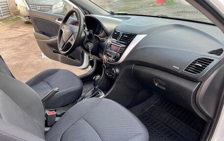 Hyundai Solaris II рестайлинг, 2015 год, 1 200 000 рублей, 11 фотография