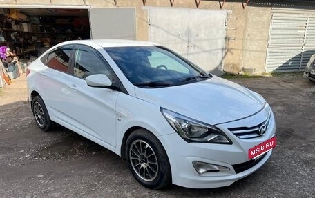 Hyundai Solaris II рестайлинг, 2015 год, 1 200 000 рублей, 2 фотография