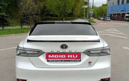 Toyota Camry, 2021 год, 3 350 000 рублей, 4 фотография