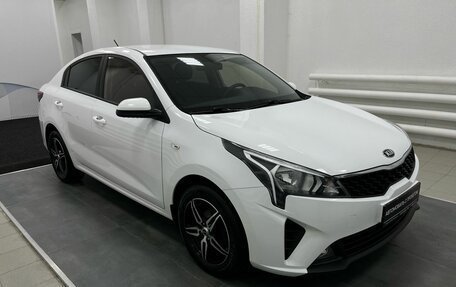 KIA Rio IV, 2021 год, 1 749 000 рублей, 3 фотография