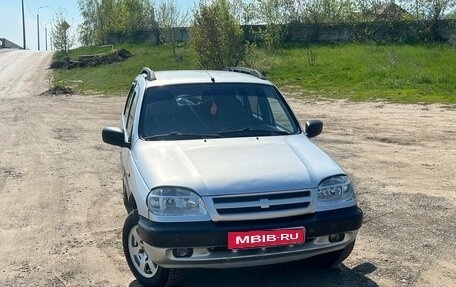Chevrolet Niva I рестайлинг, 2004 год, 400 005 рублей, 1 фотография