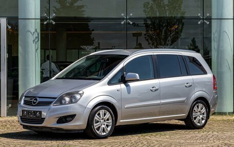 Opel Zafira B, 2012 год, 895 000 рублей, 1 фотография