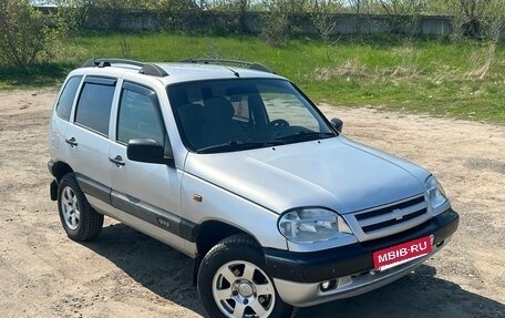 Chevrolet Niva I рестайлинг, 2004 год, 400 005 рублей, 2 фотография