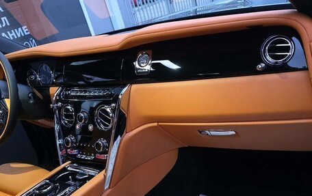 Rolls-Royce Cullinan, 2019 год, 29 490 000 рублей, 4 фотография