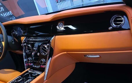 Rolls-Royce Cullinan, 2019 год, 29 490 000 рублей, 5 фотография