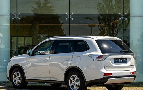 Mitsubishi Outlander III рестайлинг 3, 2014 год, 1 295 000 рублей, 4 фотография