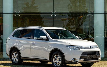 Mitsubishi Outlander III рестайлинг 3, 2014 год, 1 295 000 рублей, 3 фотография