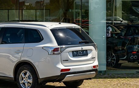 Mitsubishi Outlander III рестайлинг 3, 2014 год, 1 295 000 рублей, 10 фотография